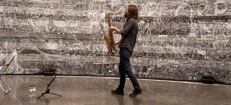 Tom Chant performing at Christian Marclay’s Chalkboard, MACBA, Barcelona, 29-7-2019 Tom Chant performing at Christian Marclay’s Chalkboard, MACBA, Barcelona, 29-7-2019